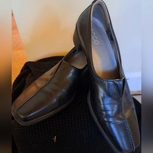 Women's dress shoes